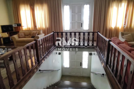 Casa à venda com 4 quartos, sendo 2 suítes,  no Centro, Itu, SP