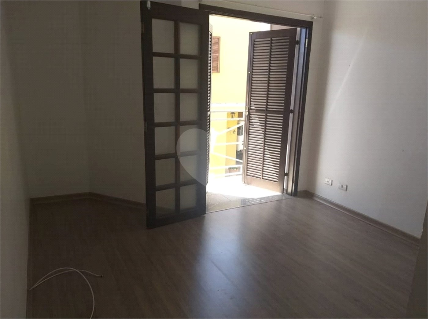 Casa à venda com 3 quartos, sendo 1 suíte, no condomínio Primavera, São Paulo - SP