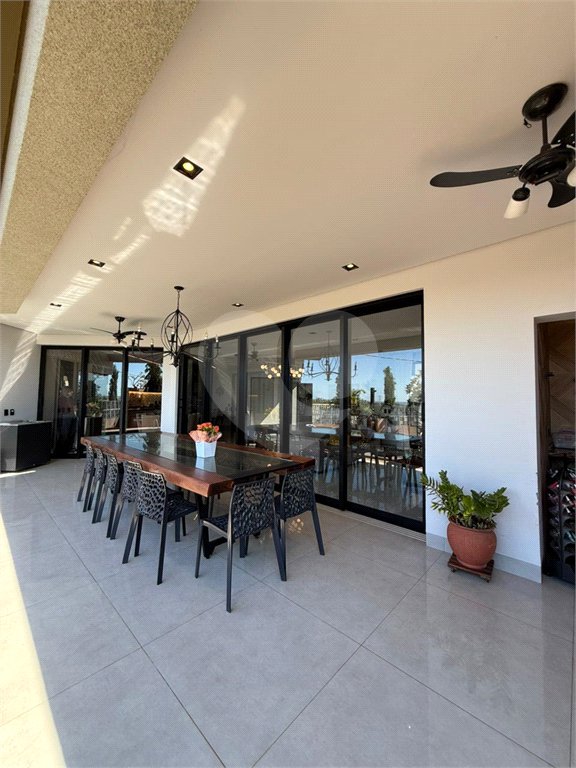 Casa à venda com 5 quartos, sendo 4 suítes,  em Village do Lago, Três Lagoas, MS