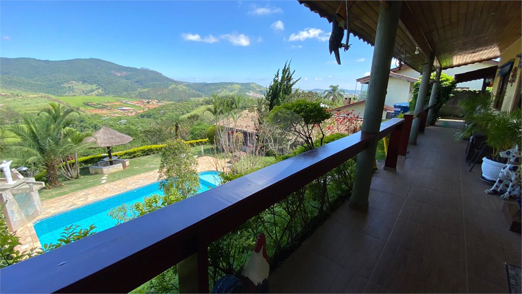 Casa em condomínio à venda com 4 quartos, sendo 1 suíte, no Centro, Bom Jesus dos Perdões, SP