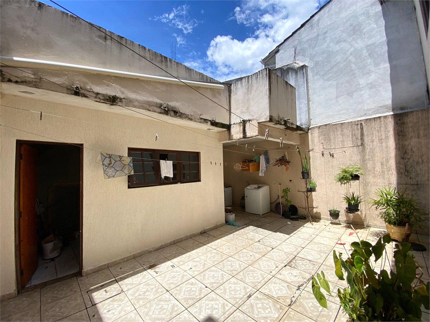 Sobrado à venda com 5 suítes em Jardim dos Ipês, Suzano, SP
