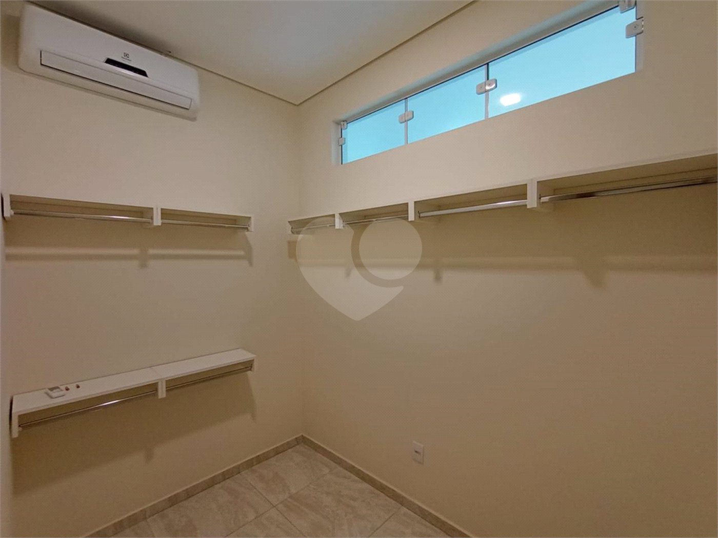 Casa à venda com 3 quartos, sendo 1 suíte,  em Vila Nova Aparecida, Mogi das Cruzes, SP