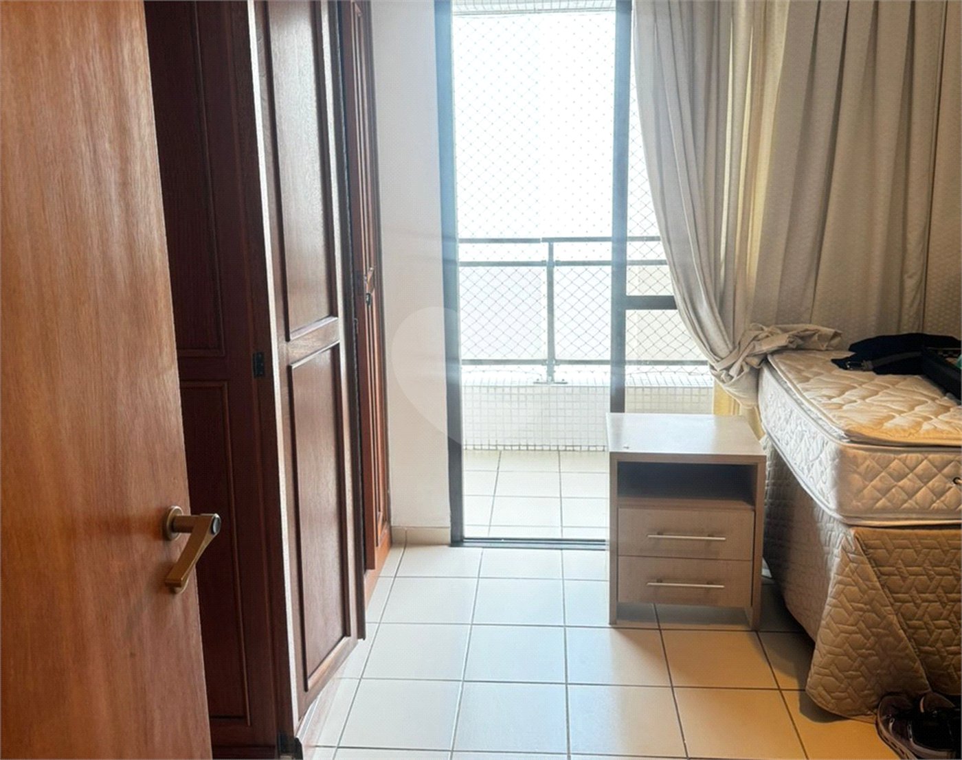 Apartamento à venda com 3 suítes em Pitangueiras, Guarujá, SP