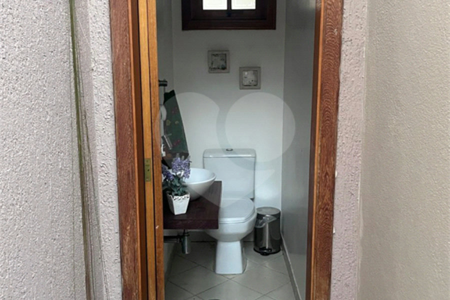 Casa à venda com 4 quartos, sendo 2 suítes, no condomínio Jornalista Américo Ariza, São Paulo - SP