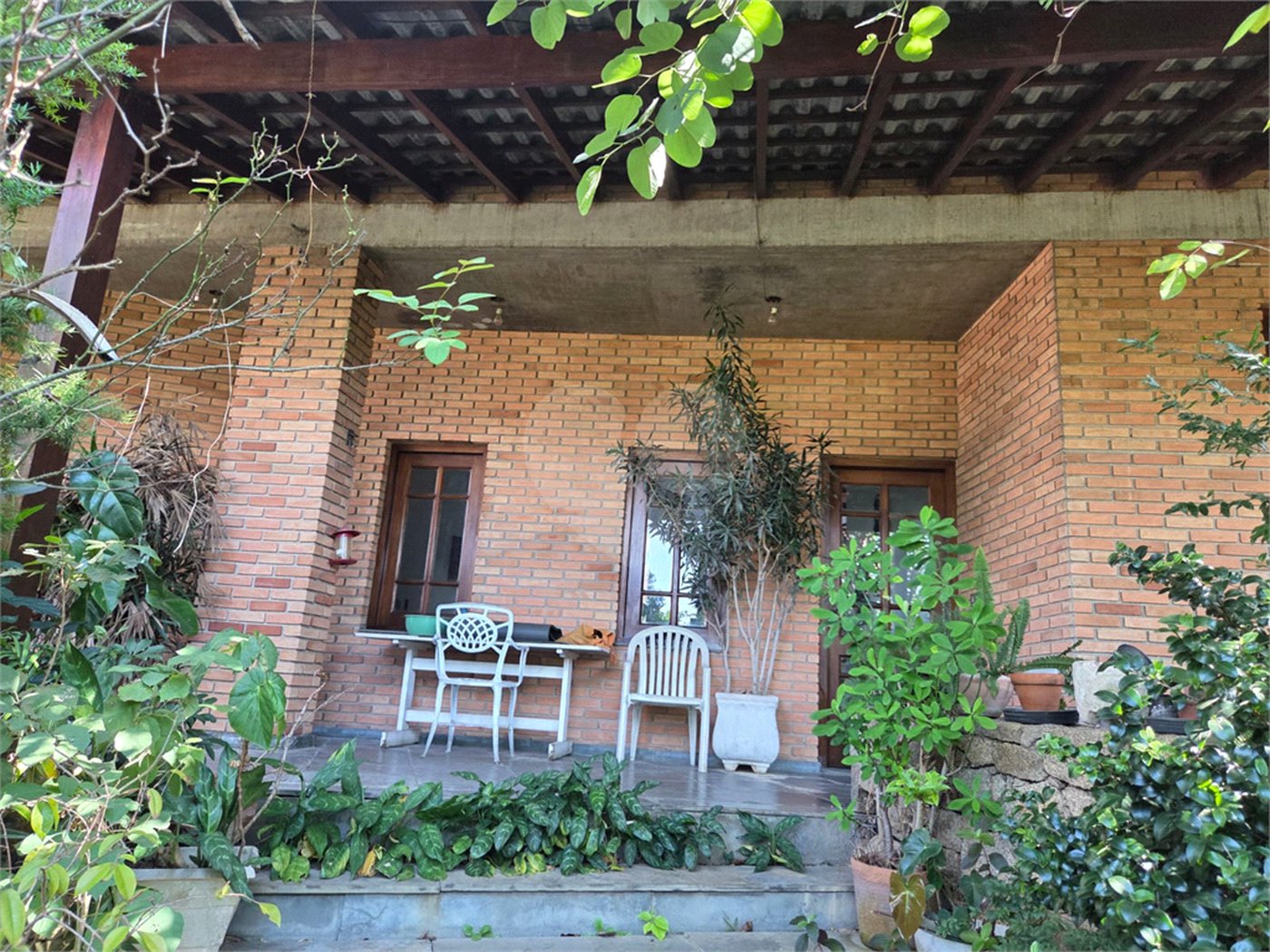 Casa à venda com 4 quartos, sendo 2 suítes, em Cidade São Francisco, São Paulo, SP