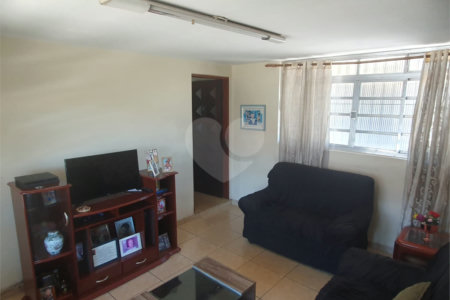 Casa Térrea à venda com 3 quartos, sendo 1 suíte, no Centro, Poá, SP