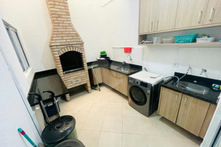 Casa à venda com 3 quartos, sendo 1 suíte, no condomínio Rafaela I, São Paulo - SP