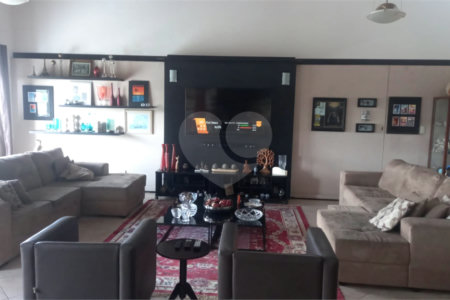 Casa à venda com 3 quartos, sendo 2 suítes, em Jardim Imperial Hills III, Arujá, SP