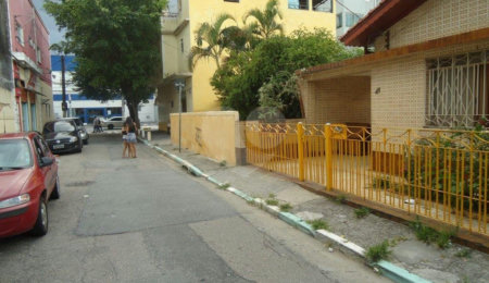 Casa à venda com 4 quartos, sendo 1 suíte,  no condomínio Predio Comercial, São Paulo - SP