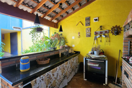 Sobrado à venda com 4 quartos, sendo 1 suíte, em Vila Romão, Salto, SP