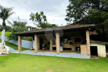 Casa à venda com 4 quartos, sendo 3 suítes, no condomínio Village da Serra, Araçoiaba da Serra - SP
