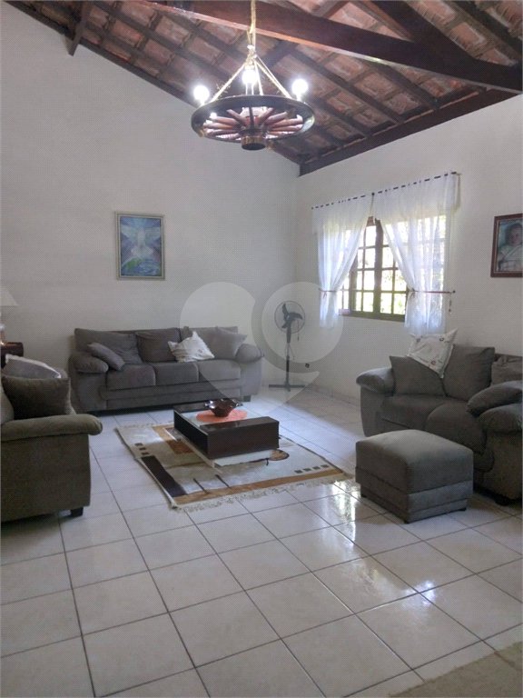 Casa à venda com 4 quartos, sendo 3 suítes,  em Vila Áurea, Poá, SP