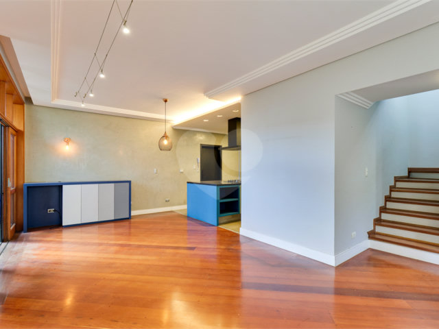 Casa à venda com 4 quartos, sendo 2 suítes,  no condomínio Residencial Granja Julieta, São Paulo - SP