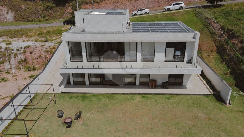 Casa à venda com 3 quartos, sendo 2 suítes, no condomínio Morada do Sol, Mairiporã - SP