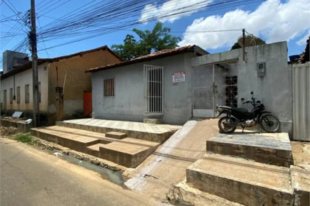 Casa à venda com 3 quartos no Centro, Balsas, MA