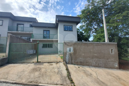 Sobrado à venda com 3 quartos, sendo 1 suíte, em Chácaras Maringá, Atibaia, SP