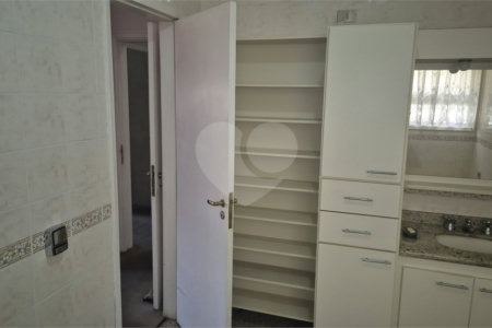 Casa à venda com 4 quartos, sendo 3 suítes,  no condomínio Chácara das Rosas, São Paulo - SP
