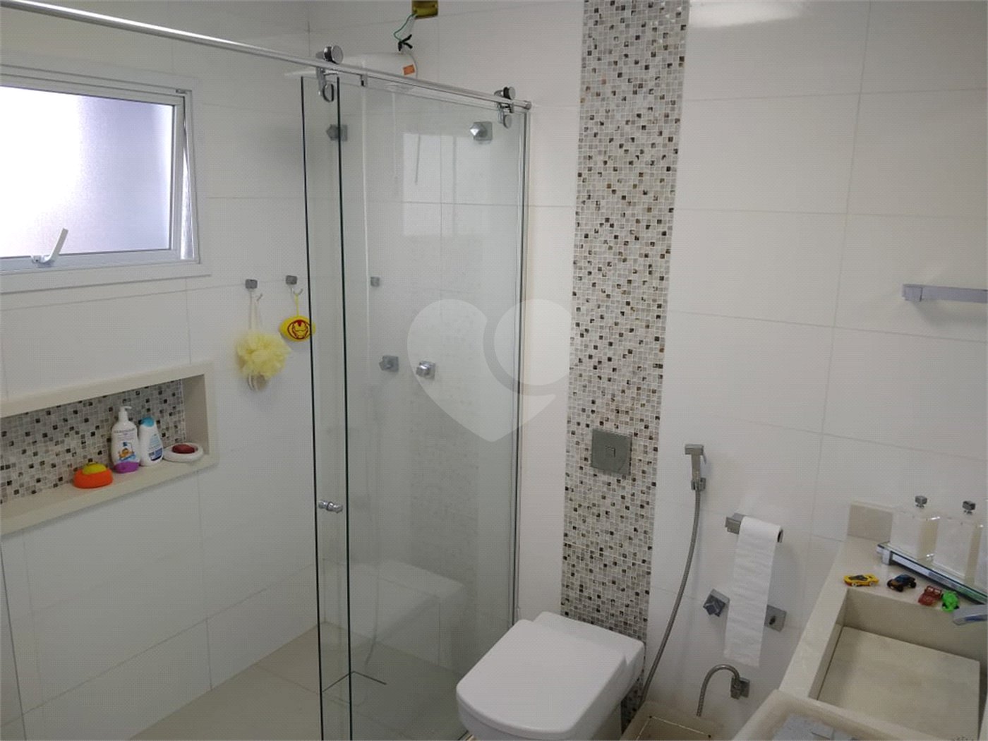 Sobrado à venda com 3 quartos, sendo 1 suíte,  em Vila Oliveira, Mogi das Cruzes, SP