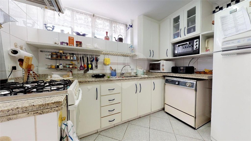 Apartamento à venda com 3 quartos, sendo 1 suíte, em Santa Cecília, São Paulo, SP