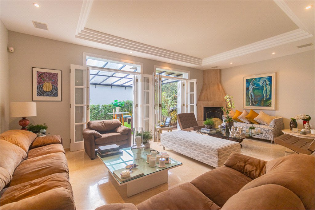 Casa à venda com 4 quartos, sendo 3 suítes, em Brooklin, São Paulo, SP