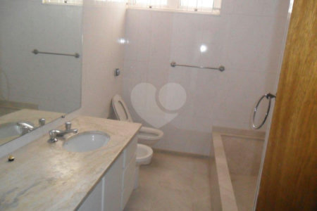 Sobrado à venda com 4 suítes em Jardim São Bento, São Paulo, SP