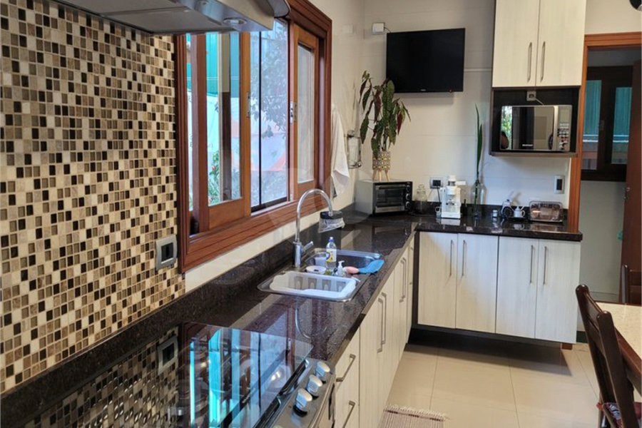Casa à venda com 4 quartos, sendo 2 suítes, no condomínio Alpes da Cantareira, Mairiporã - SP