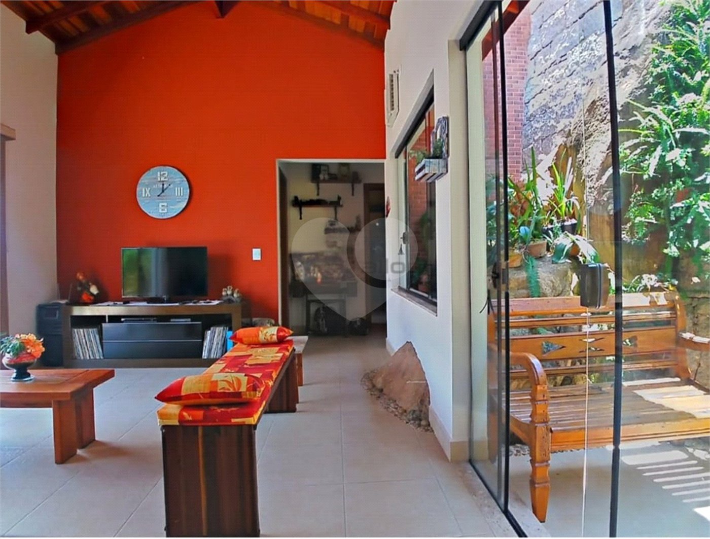 Casa à venda com 3 quartos, sendo 1 suíte, no condomínio Estância Marambaia, Vinhedo - SP