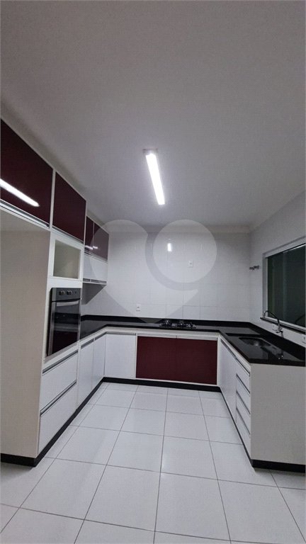 Casa à venda com 3 quartos, sendo 1 suíte, no condomínio Alvorada Parque Vitória, São Paulo - SP