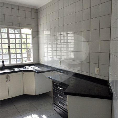 Sobrado à venda com 4 quartos, sendo 1 suíte, em Portal das Acácias, Indaiatuba, SP