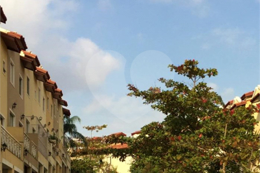 Casa à venda com 2 quartos, sendo 1 suíte, no condomínio Villas de São Francisco I, São Paulo - SP