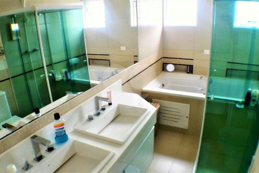 Casa à venda com 5 suítes no condomínio Travessa Tenente Ariston de Oliveira,4, São Paulo - SP