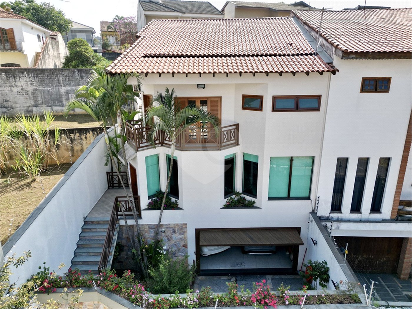 Sobrado à venda com 4 quartos, sendo 1 suíte, em Tremembé, São Paulo, SP