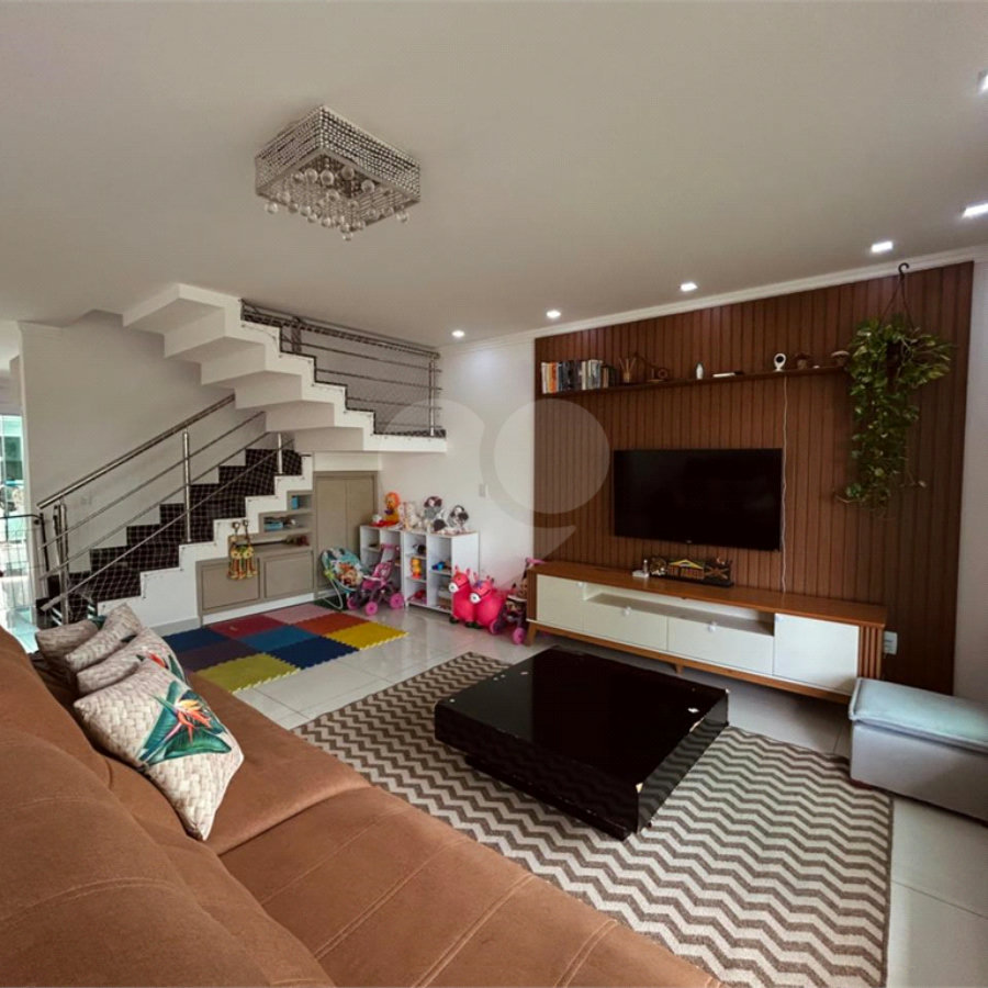 Duplex à venda com 1 quarto, sendo 3 suítes, em Taperapuan, Porto Seguro, BA