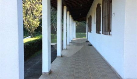 Chácara à venda com 8 quartos, sendo 3 suítes,  no Centro, Bom Jesus dos Perdões, SP