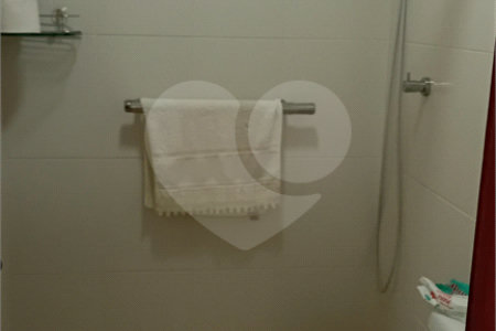 Sobrado à venda com 4 quartos, sendo 2 suítes,  em Vila Gilda, Santo André, SP