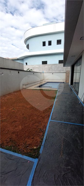 Casa à venda ou para alugar com 5 quartos, sendo 3 suítes, no condomínio Figueira Garden, Atibaia - SP