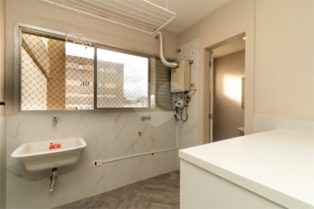 Apartamento à venda com 3 quartos, sendo 1 suíte,  em Indianópolis, São Paulo, SP