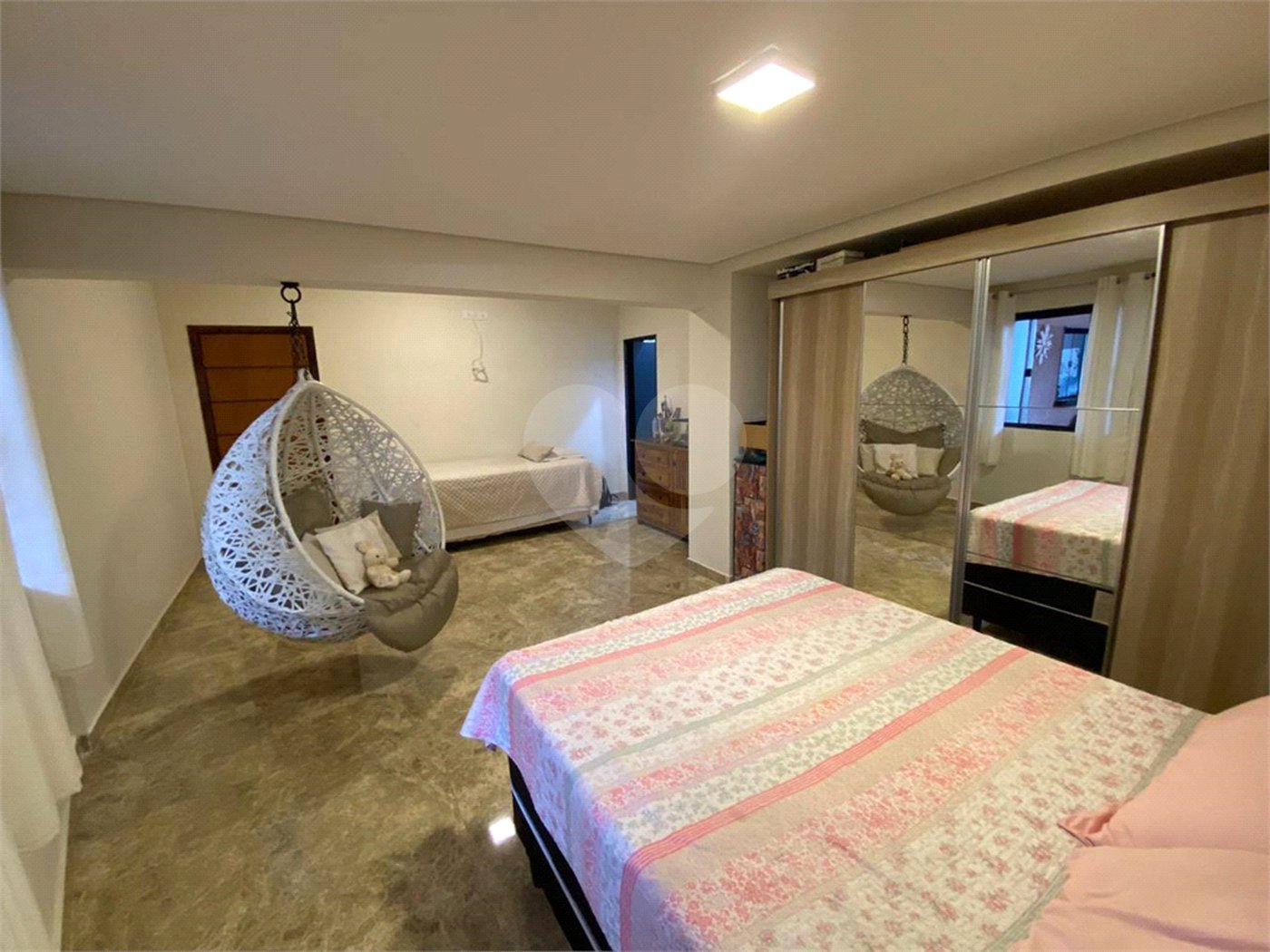 Casa à venda com 4 suítes em Vila Santista, Atibaia, SP