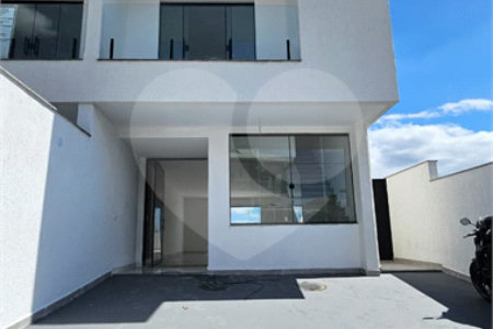 Casa à venda com 3 suítes no condomínio Residencial Green Ville, Rio de Janeiro - RJ