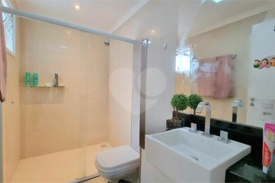 Casa à venda com 3 quartos, sendo 2 suítes, no condomínio Floradas da Serra, São Paulo - SP