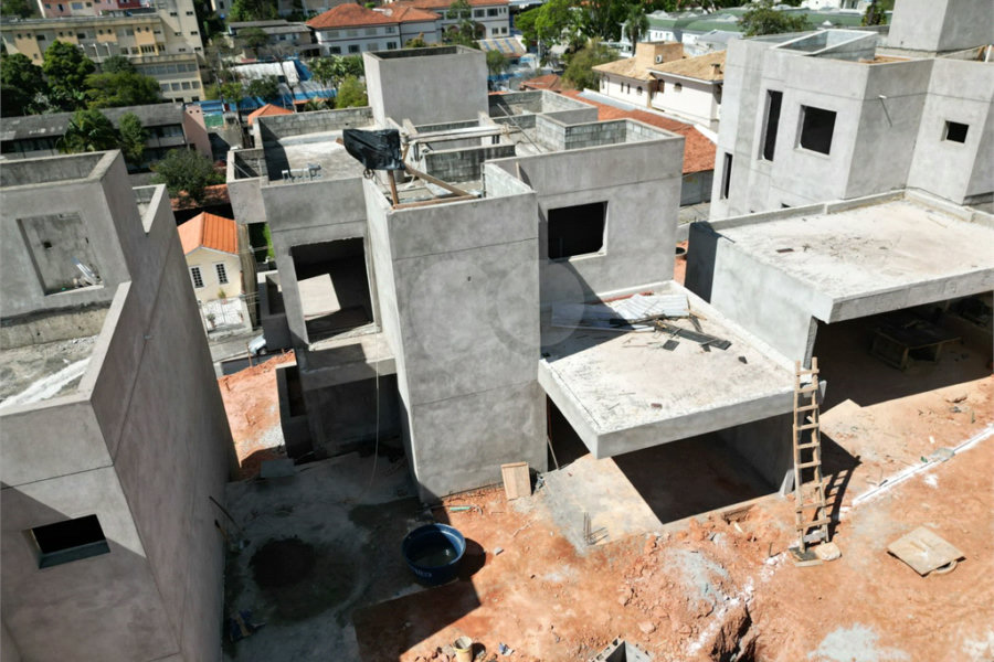 Casa à venda com 4 quartos, sendo 2 suítes, no condomínio Residencial Floresta, São Paulo - SP