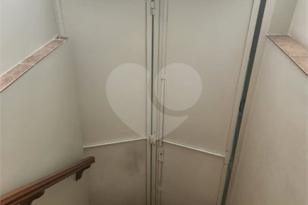 Sobrado à venda com 4 quartos, sendo 1 suíte, em Água Branca, São Paulo, SP