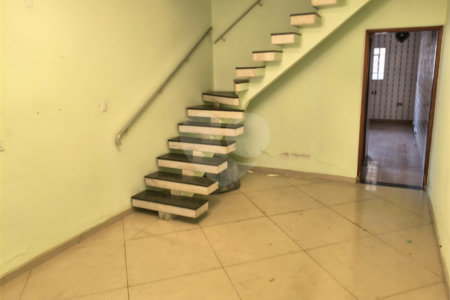 Sobrado à venda com 3 quartos em Vila Paulo Silas, São Paulo, SP