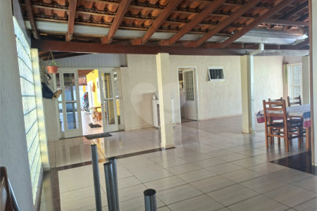 Casa à venda com 3 quartos, sendo 1 suíte,  em Tatetú, Alambari, SP