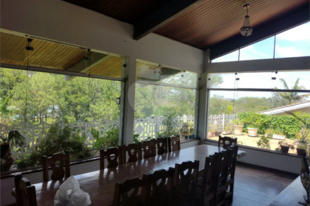 Casa à venda com 7 quartos, sendo 4 suítes, no condomínio Estância Marambaia, Vinhedo - SP