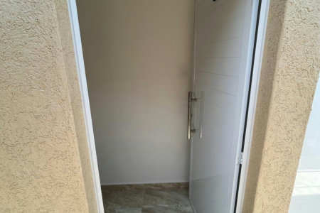 Duplex à venda com 2 quartos, sendo 1 suíte, apenas 400m Mar