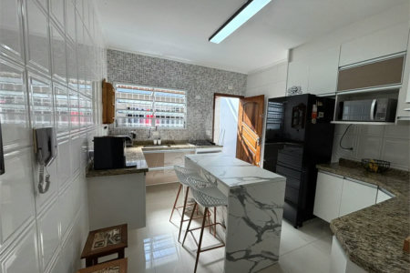 Casa à venda com 3 quartos, sendo 1 suíte, no condomínio Mira Estrela, São Paulo - SP