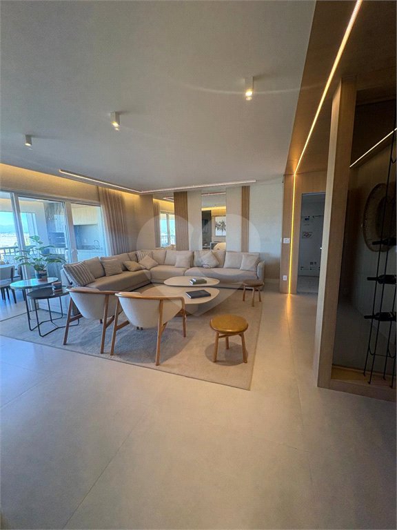 Apartamento à venda com 3 suítes em Urbanova, São José dos Campos, SP