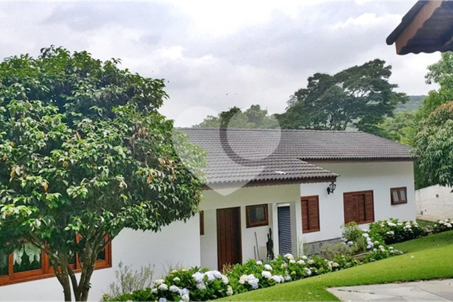 Casa à venda com 4 suítes no condomínio Alpes da Cantareira, Mairiporã - SP
