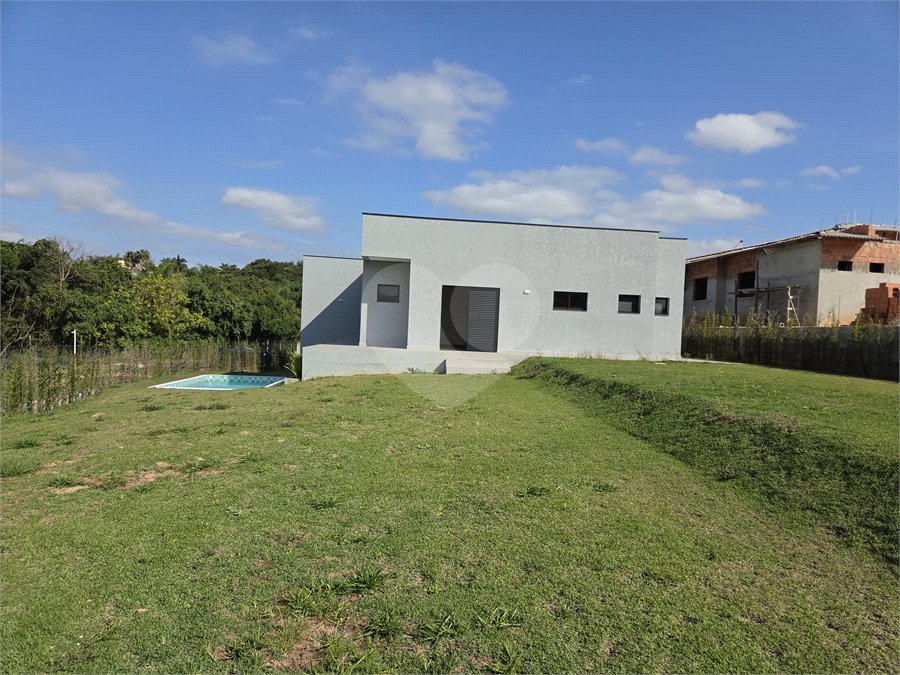 Casa à venda com 4 quartos, sendo 3 suítes, no condomínio Village Ipanema 2, Araçoiaba da Serra - SP